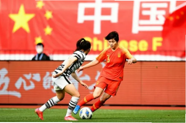 中国女足被誉为“铿锵玫瑰”